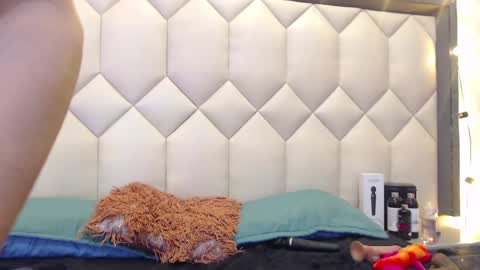 Snapshot of maiapark chatting on January 3, 2025, 4:59 pm Maia online show from January 3, 2025, 4:59 pm