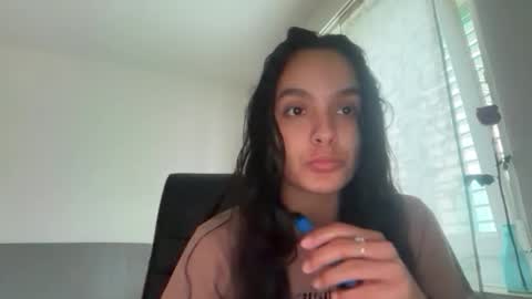 Snapshot of maiapark chatting on April 28, 2026, 5:18 pm Maia online show from April 28, 2026, 5:18 pm
