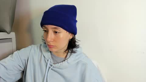 maibys online show from December 1, 2025, 4:06 am