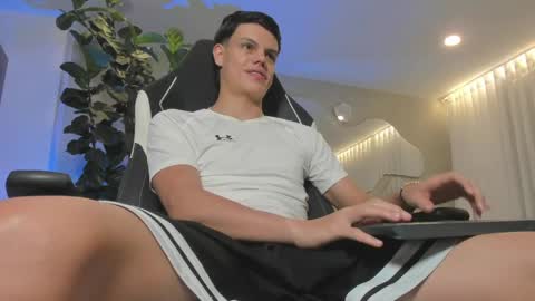 MAICOL  online show from April 24, 2026, 12:13 am