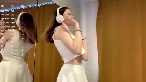 Elina online show from October 20, 2025, 8:15 am