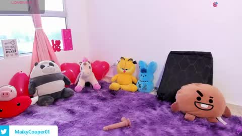 maiky_cooper01 online show from April 16, 2026, 3:13 pm