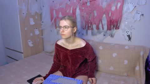 Snapshot of mailin_harrington chatting on December 3, 2024, 2:25 am Your kitty online show from December 3, 2024, 2:25 am