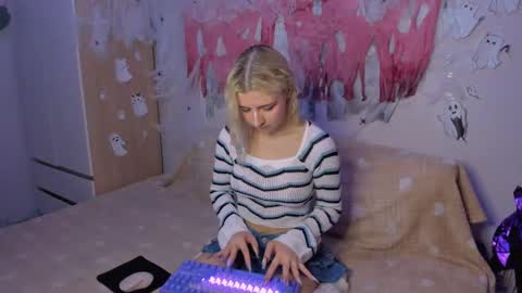 Snapshot of mailin_harrington chatting on December 7, 2024, 2:57 pm Your kitty online show from December 7, 2024, 2:57 pm