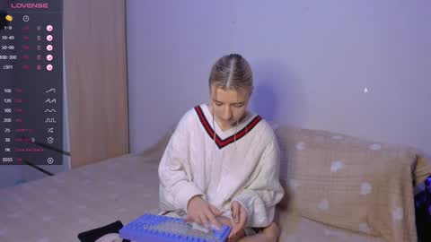 Snapshot of mailin_harrington chatting on December 17, 2024, 2:44 am Your kitty online show from December 17, 2024, 2:44 am