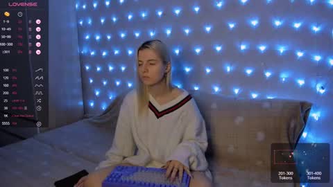 Snapshot of mailin_harrington chatting on December 19, 2024, 3:30 pm Your kitty online show from December 19, 2024, 3:30 pm