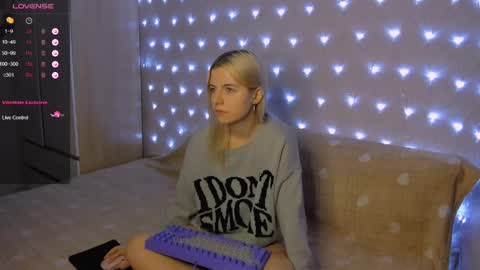 Snapshot of mailin_harrington chatting on December 24, 2024, 2:21 am Your kitty online show from December 24, 2024, 2:21 am