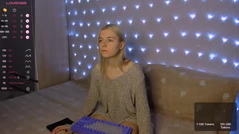 Snapshot of mailin_harrington chatting on January 18, 2025, 3:27 pm Your kitty online show from January 18, 2025, 3:27 pm