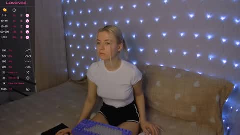 Snapshot of mailin_harrington chatting on January 25, 2025, 3:30 am Your kitty online show from January 25, 2025, 3:30 am