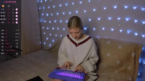 Snapshot of mailin_harrington chatting on February 21, 2025, 3:54 pm Your kitty online show from February 21, 2025, 3:54 pm