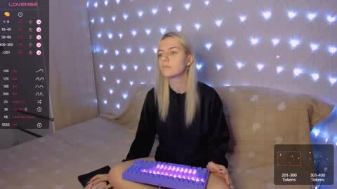 Snapshot of mailin_harrington chatting on February 22, 2025, 3:47 pm Your kitty online show from February 22, 2025, 3:47 pm