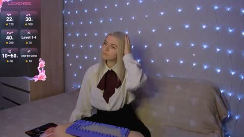 Snapshot of mailin_harrington chatting on September 17, 2025, 3:35 pm Your kitty online show from September 17, 2025, 3:35 pm