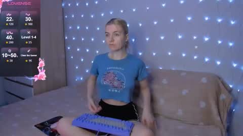 Snapshot of mailin_harrington chatting on October 19, 2025, 3:34 pm Your kitty online show from October 19, 2025, 3:34 pm