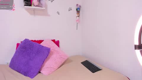 mailyn bakerrr  online show from March 26, 2026, 10:15 pm