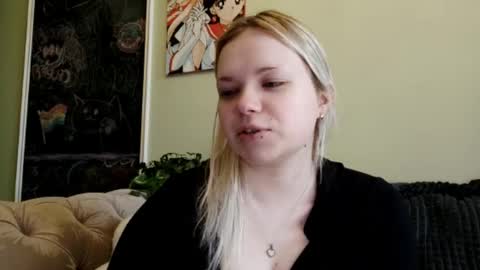 Snapshot of mairaspratlen chatting on March 4, 2026, 1:17 pm Karen online show from March 4, 2026, 1:17 pm