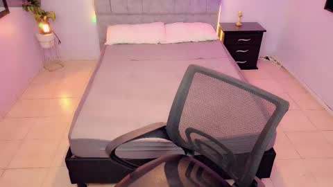 MAITE STONE1 online show from December 2, 2025, 3:23 am