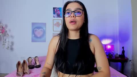 mai  online show from October 25, 2025, 2:02 pm