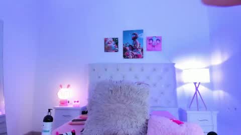 Snapshot of maithe_022 chatting on May 19, 2026, 6:58 pm mai online show from May 19, 2026, 6:58 pm