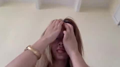 majo_gomezz online show from May 14, 2026, 7:20 pm