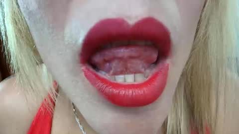 Snapshot of majo_soussa chatting on October 1, 2025, 1:06 pm Majo Soussa online show from October 1, 2025, 1:06 pm