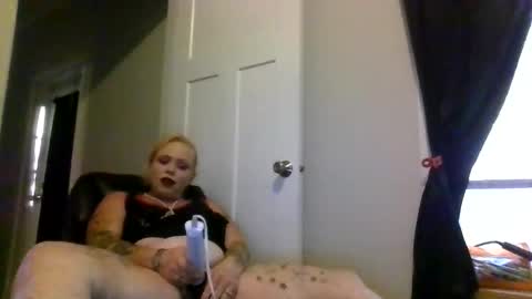 Snapshot of make_me_cum_69x chatting on May 17, 2026, 12:01 pm make_me_cum_69x online show from May 17, 2026, 12:01 pm