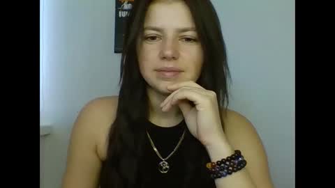 make_mesmile online show from November 25, 2025, 7:08 am