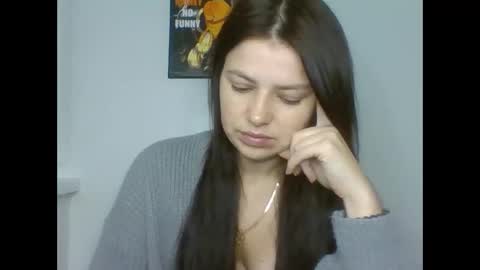 make_mesmile online show from December 22, 2025, 5:54 pm