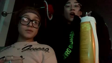 Snapshot of makeouthilldani chatting on January 1, 2025, 3:45 am hokulani online show from January 1, 2025, 3:45 am