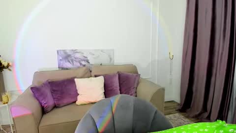 Snapshot of makeyouehappy chatting on November 27, 2025, 12:29 pm makeyouehappy online show from November 27, 2025, 12:29 pm