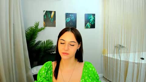 Snapshot of makeyouehappy chatting on December 1, 2025, 12:21 pm makeyouehappy online show from December 1, 2025, 12:21 pm