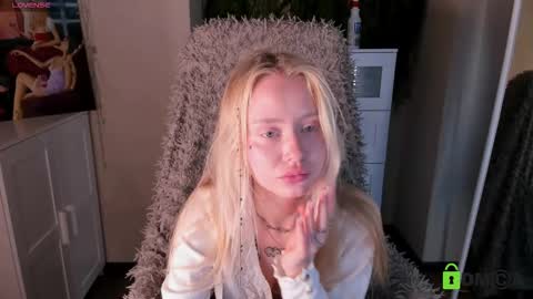 Snapshot of malenaernman chatting on October 4, 2025, 10:24 am Malena online show from October 4, 2025, 10:24 am