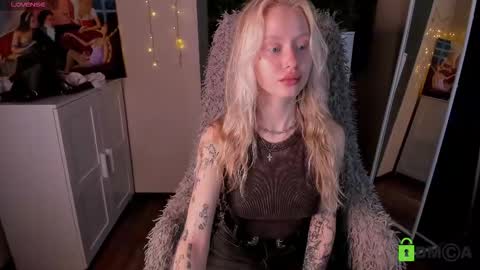 Snapshot of malenaernman chatting on November 7, 2025, 10:37 am Malena online show from November 7, 2025, 10:37 am