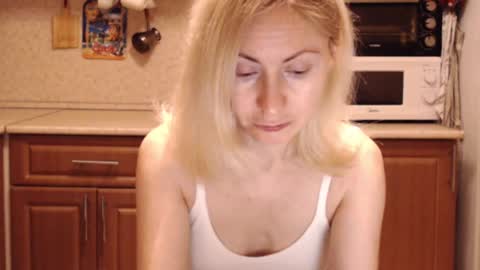 Malena online show from December 13, 2025, 9:20 pm