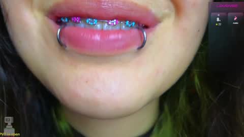 Snapshot of malicia_witch_ chatting on December 17, 2024, 3:28 am Mar Alicia Rosie v A L I C I A W I T C - Meg Cherie online show from December 17, 2024, 3:28 am