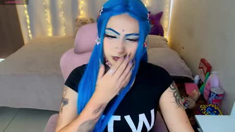 maliciaxpoison online show from April 7, 2026, 9:37 pm