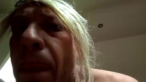 Snapshot of malinowy85 chatting on May 7, 2026, 11:15 am malinowy85 online show from May 7, 2026, 11:15 am