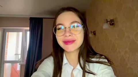 Snapshot of malisacorpeno chatting on June 3, 2026, 12:08 pm Phoebe online show from June 3, 2026, 12:08 pm