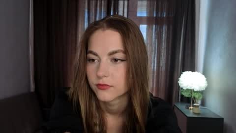 Mia online show from June 2, 2026, 4:25 am