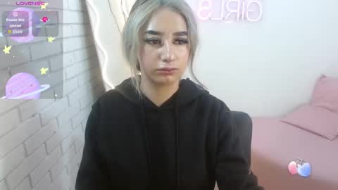 Malory  online show from November 9, 2025, 11:41 am