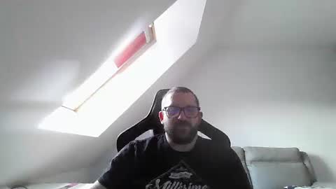 Snapshot of malou2927 chatting on October 5, 2025, 4:16 pm breton online show from October 5, 2025, 4:16 pm