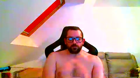 Snapshot of malou2927 chatting on November 29, 2025, 11:08 pm breton online show from November 29, 2025, 11:08 pm