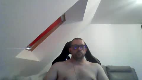 Snapshot of malou2927 chatting on July 5, 2026, 8:27 pm breton online show from July 5, 2026, 8:27 pm