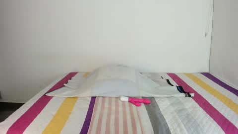 Snapshot of malucam_06 chatting on November 1, 2025, 12:12 am instagram nueela online show from November 1, 2025, 12:12 am