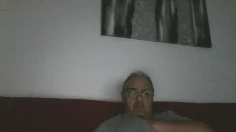 OLDMANFREE online show from May 5, 2026, 11:57 pm