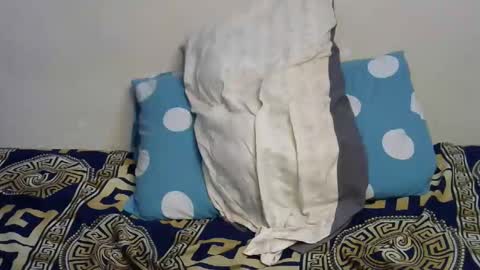 mamuuu_ online show from December 15, 2025, 8:46 pm