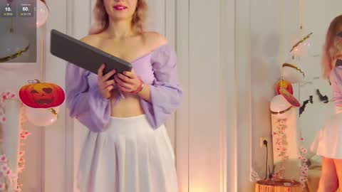 mandy_coles online show from October 31, 2025, 5:19 am