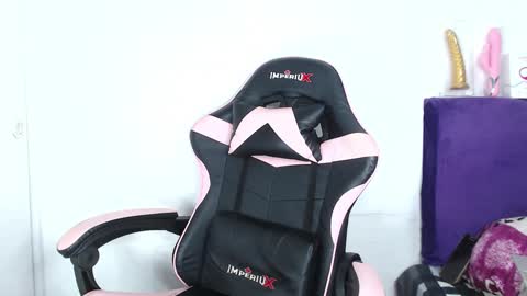 Mandy Mosquera online show from October 2, 2025, 6:15 pm