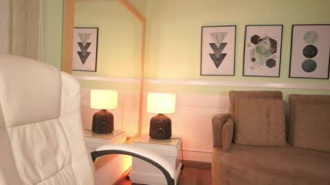 Mandy Collins online show from April 9, 2026, 11:37 am