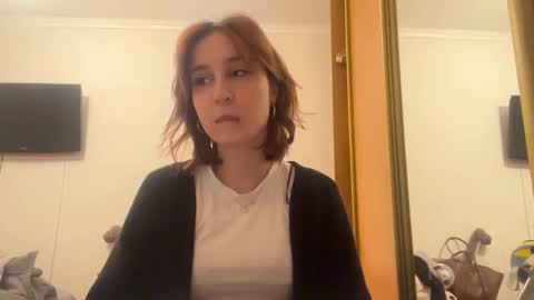 Mia online show from December 5, 2025, 1:09 pm