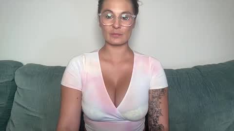 Snapshot of mandyrheaa chatting on November 4, 2025, 2:10 am Mandy online show from November 4, 2025, 2:10 am